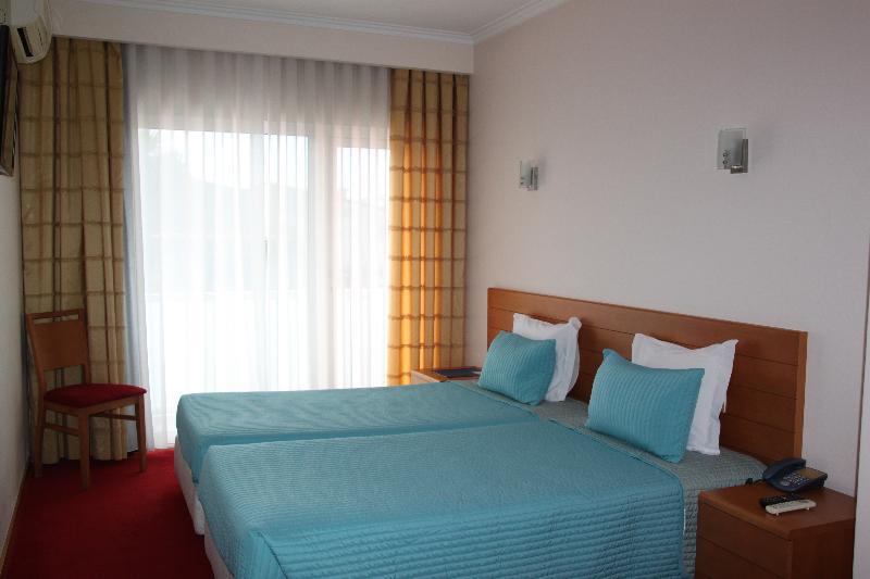 Hotel Quasar Pedroucos  Экстерьер фото